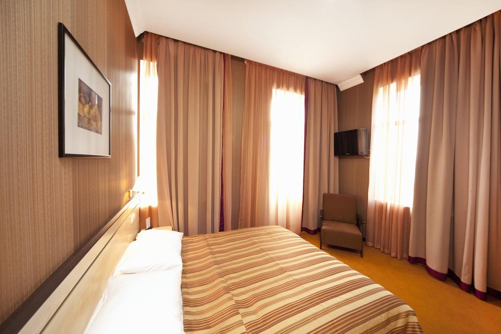 Hotel Rikhe Monika Tbilisi Værelse billede