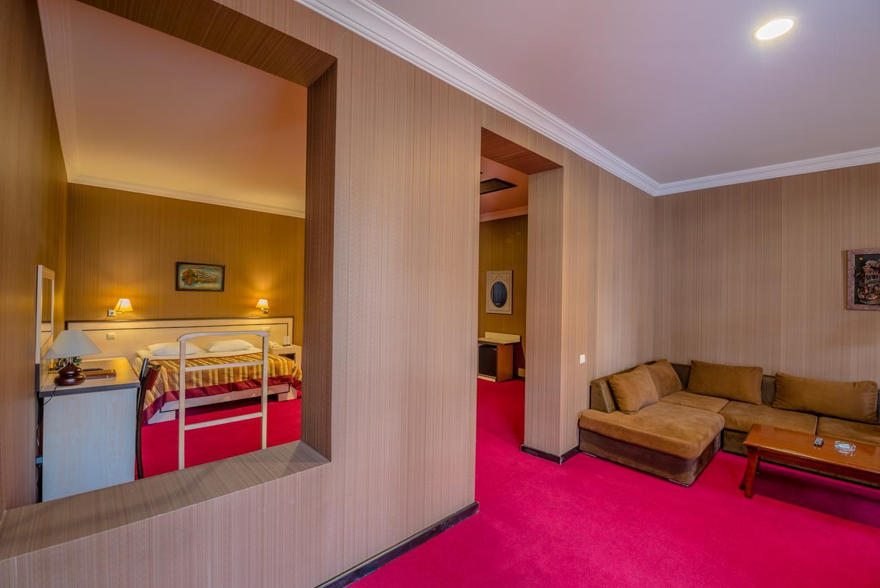 Hotel Rikhe Monika Tbilisi Eksteriør billede